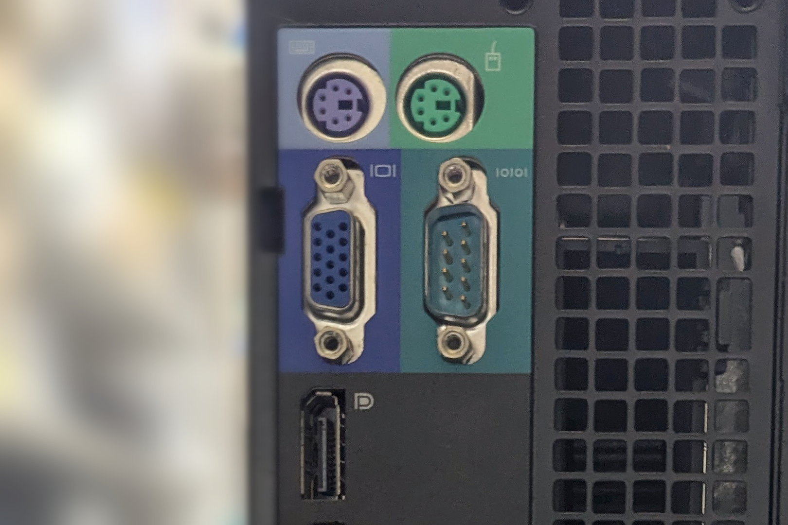 パソコン背面のPS/2・VGA・RS-232C（シリアル）端子
